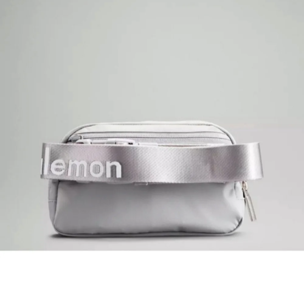 LULULEMON SILVER GREY BELT BAG NWT 🏷✨️ - Picture 4 of 8